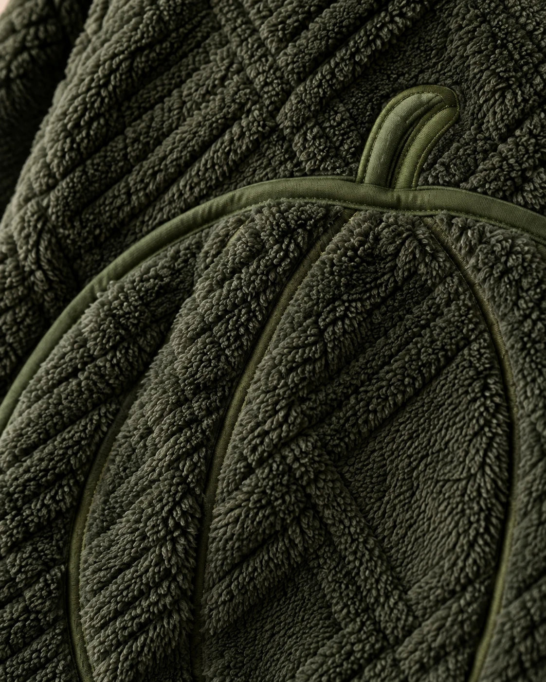 Le Refuge — texture et finitions — image de marque créée par IA